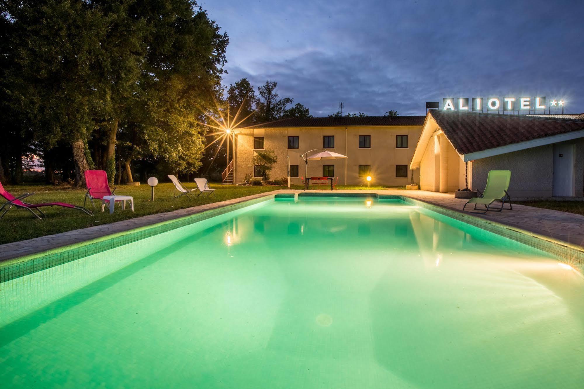Aliotel Cazères-sur-lʼAdour Buitenkant foto